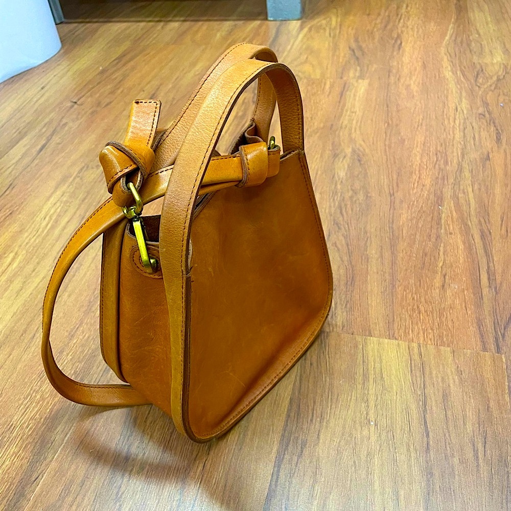 Madewell shoulder bag. Great condition. Leather